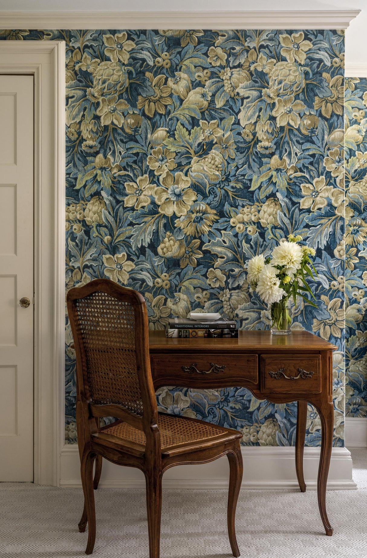 Lee Jofa HARPER PAPER INDIGO Wallpaper