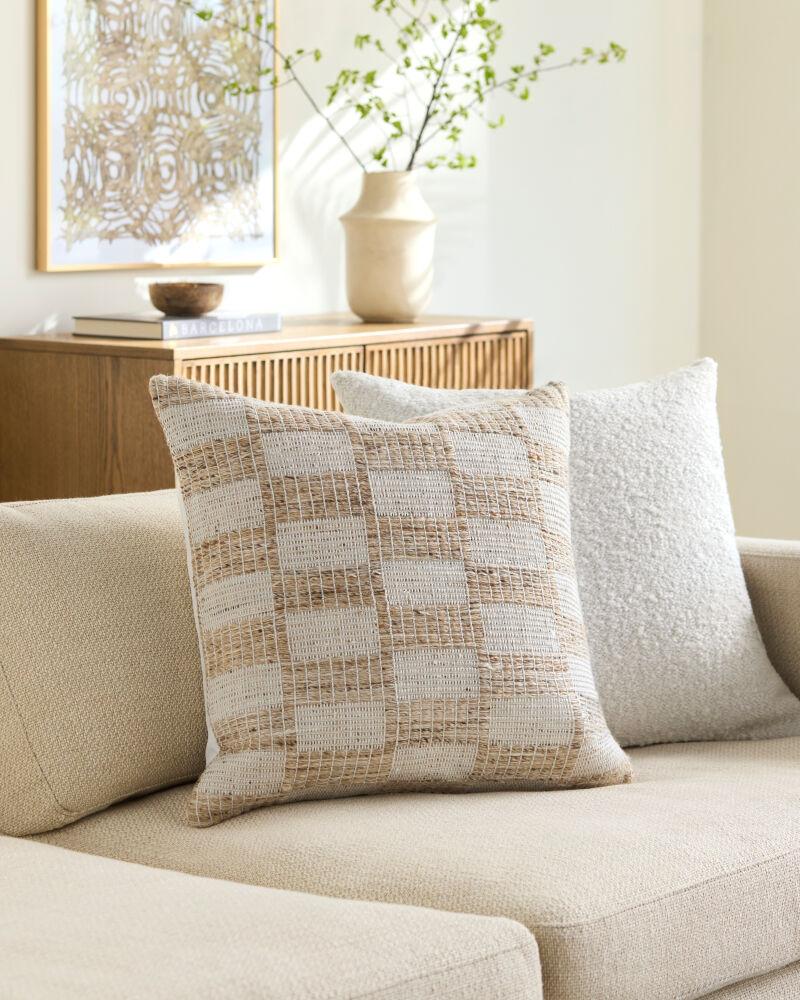 Livabliss Katalina GAKL-003 18"L x 18"W Pillow