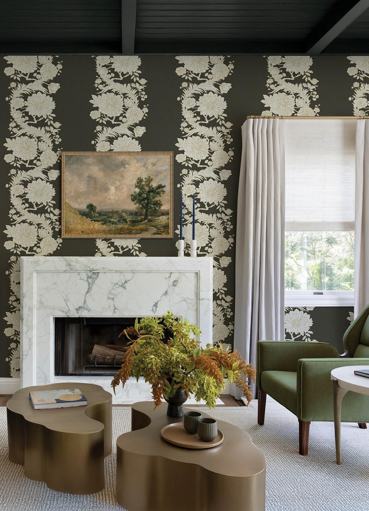 A-Street Prints Chris Loves Julia Gisela Black Wallpaper
