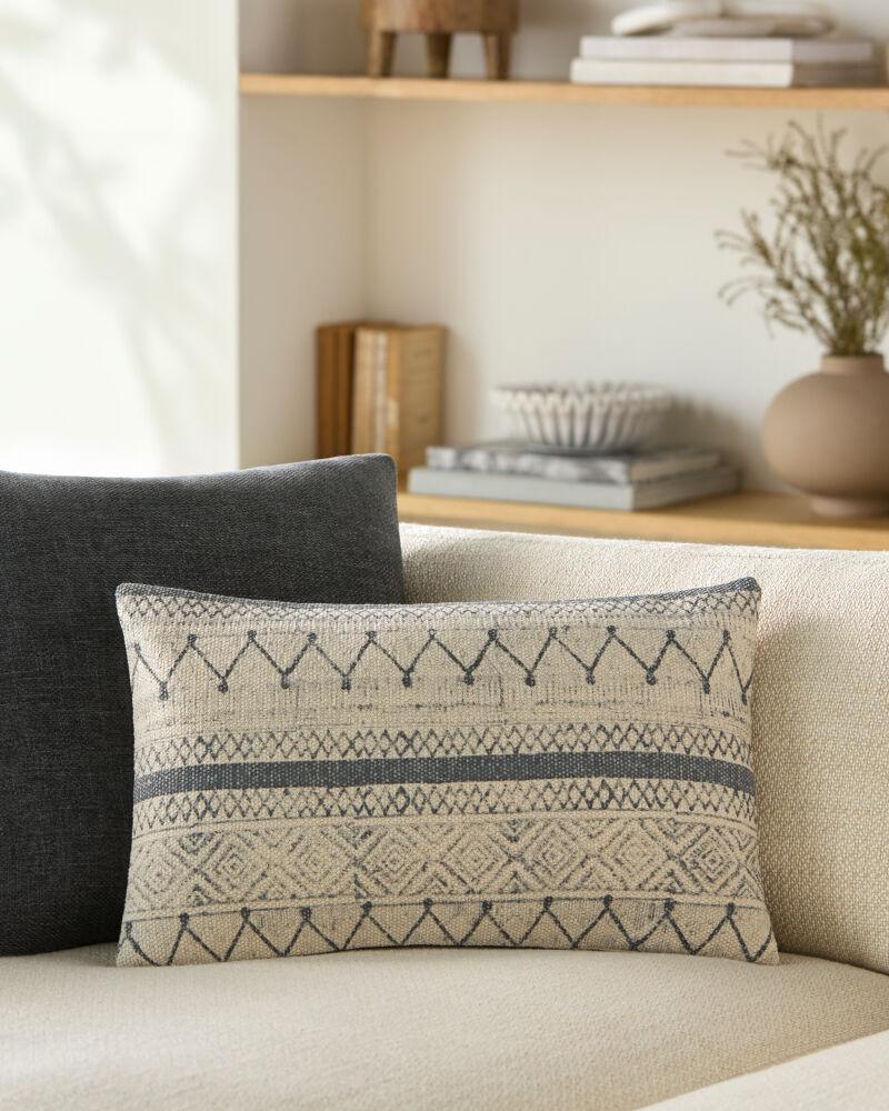 Livabliss Janya JNY-023 20"L x 20"W Pillow