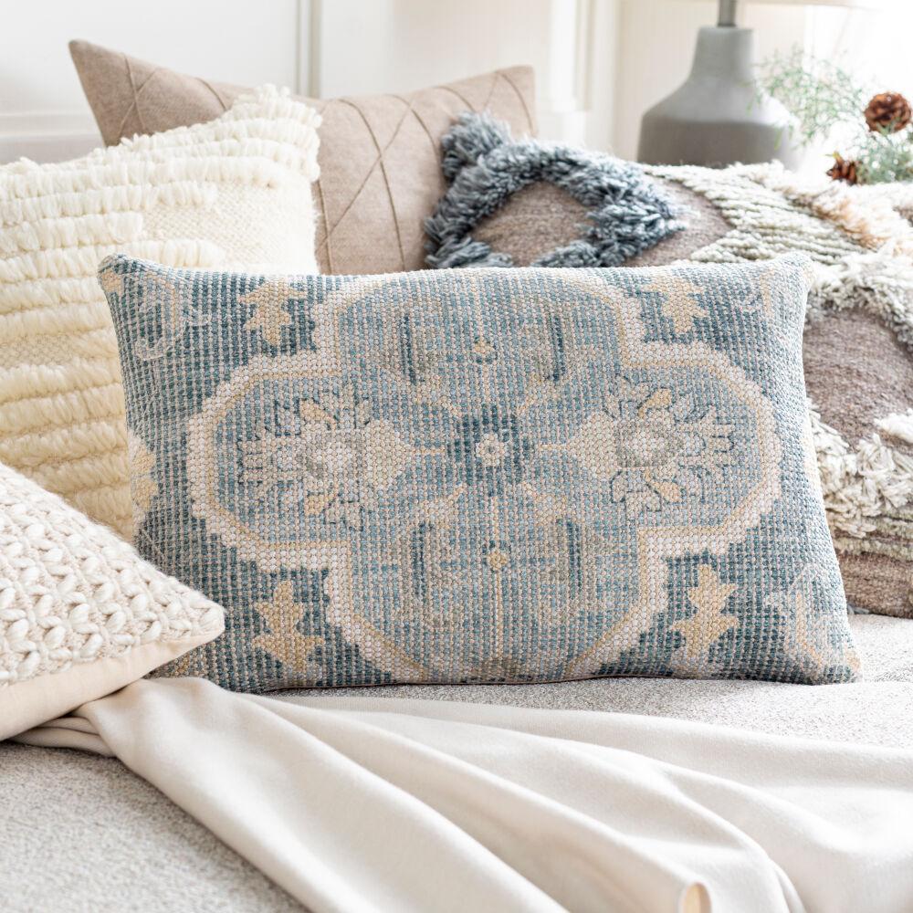 Livabliss Samsun SMU-003 14"L x 22"W Pillow