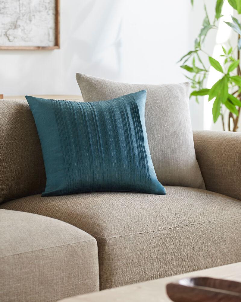 Livabliss Yasmine YSM-002 18"L x 18"W Pillow