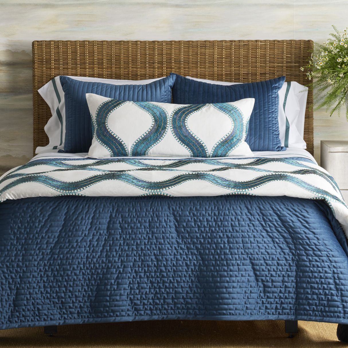 Ann Gish White/Teal King Ready-to-Bed 2.0 Cotton & Trim Sheet Set