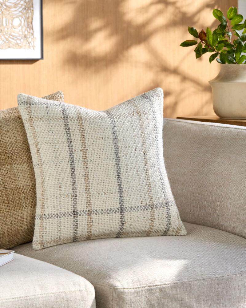 Livabliss Amaya BOAY-002 20"L x 20"W Pillow