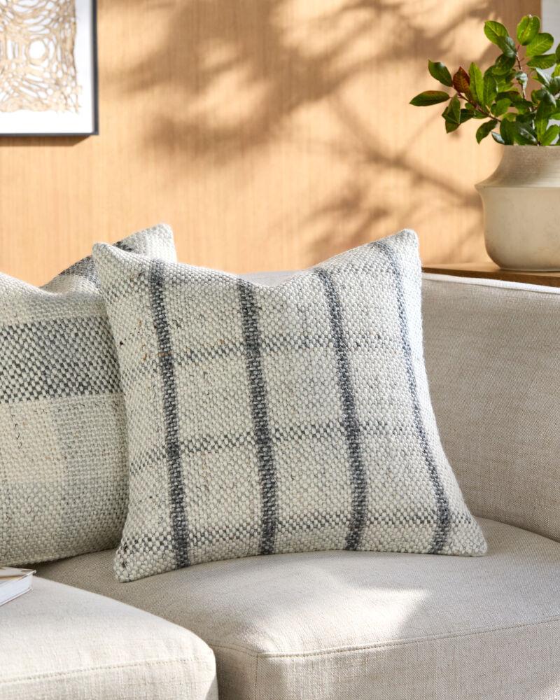 Livabliss Amaya BOAY-004 18"L x 18"W Pillow