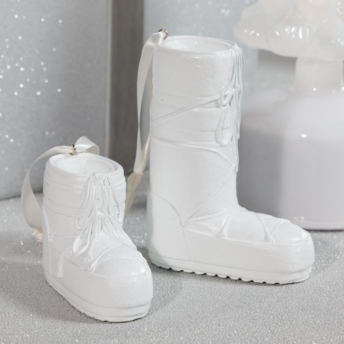 Zodax White Aprs Ski Boot Holiday Ornaments, 6 Hanging Pieces (3 Sets of 2 Assorted Sizes)