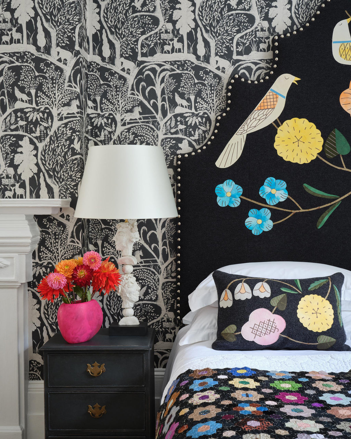MindTheGap THE ENCHANTED WOODLAND Equinox BLACK/TAUPE Wallpaper