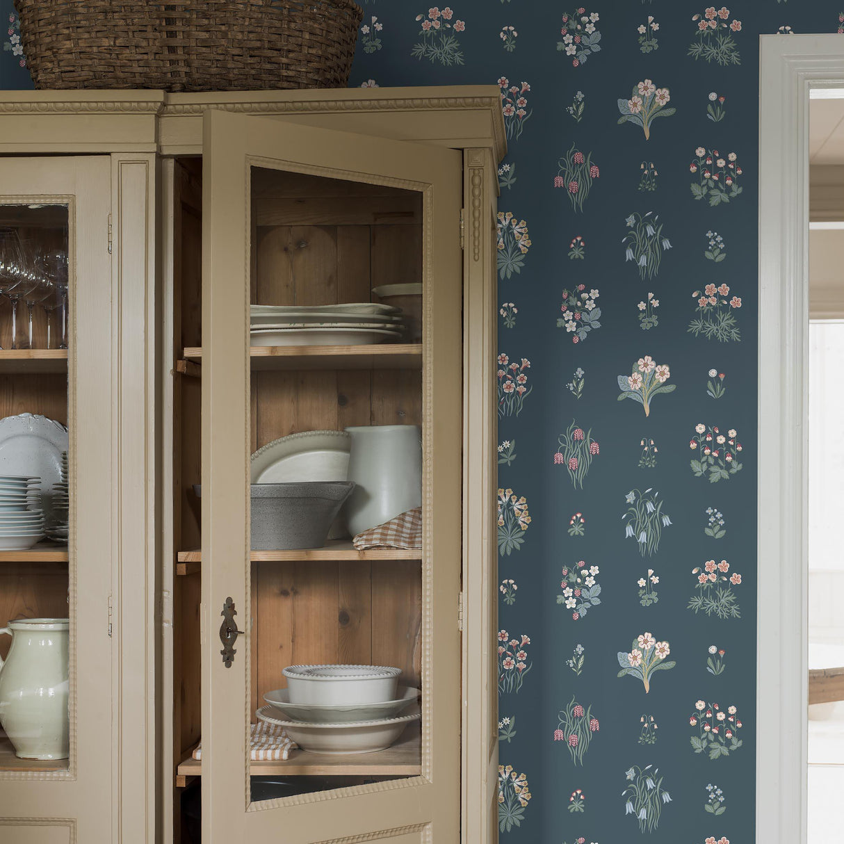 Schumacher Ängsflora Spruce Wallpaper