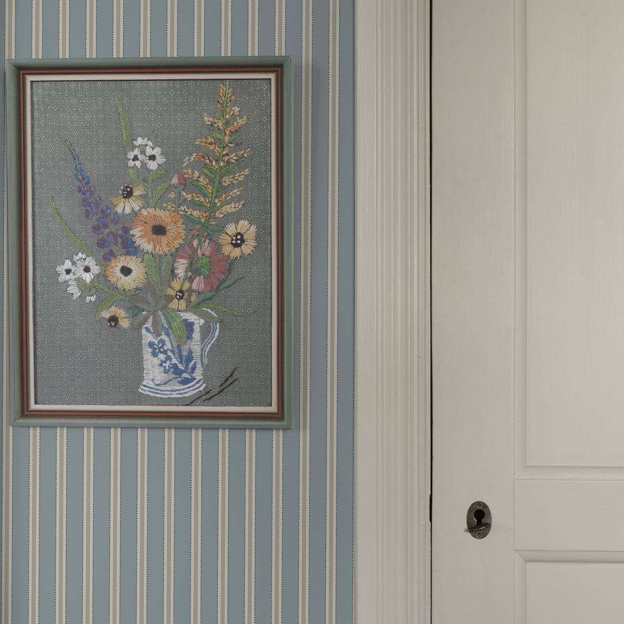 Schumacher Pärlrand Blue Wallpaper