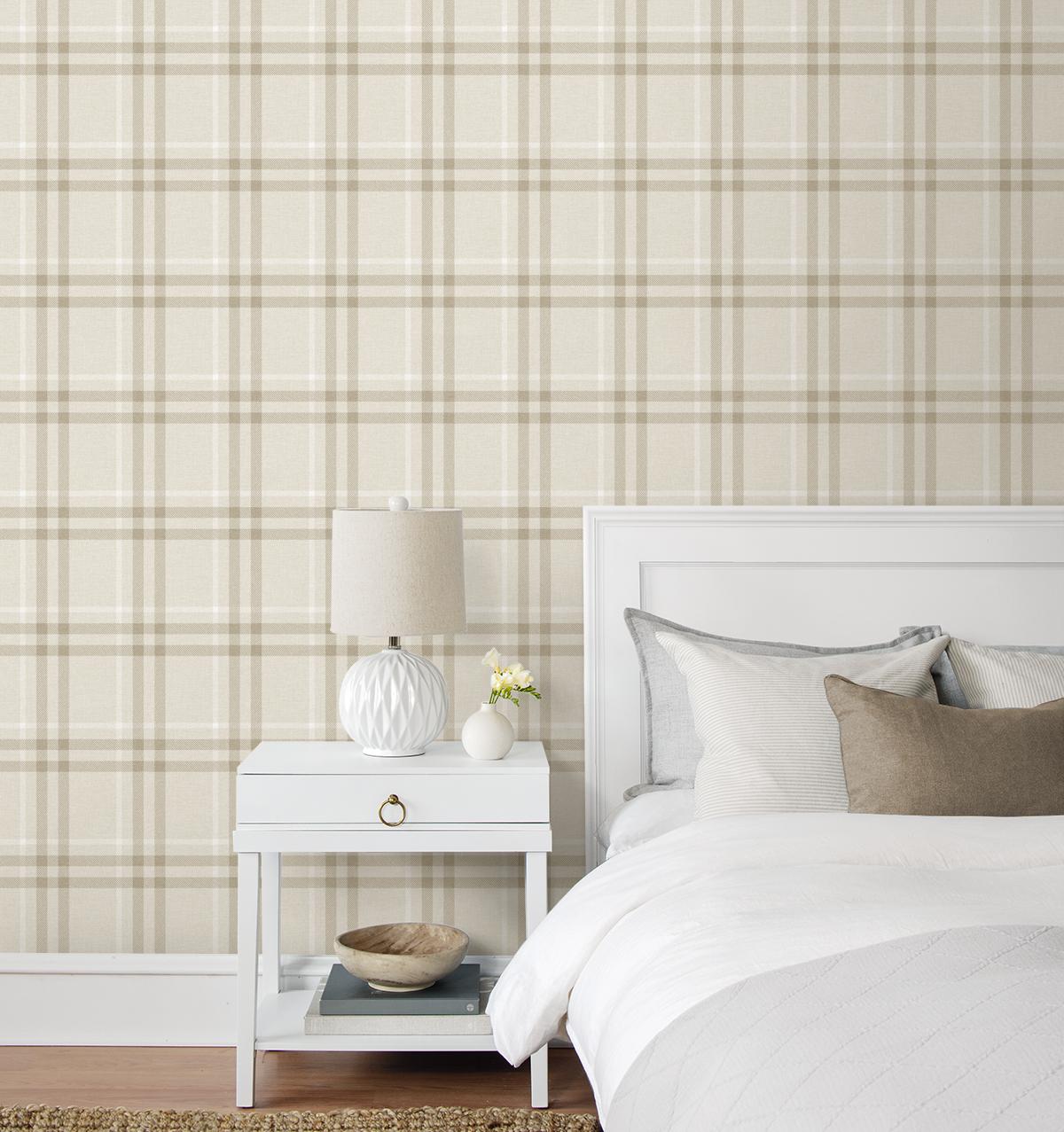 Seabrook Calverlay Plaid French Vanilla Wallpaper
