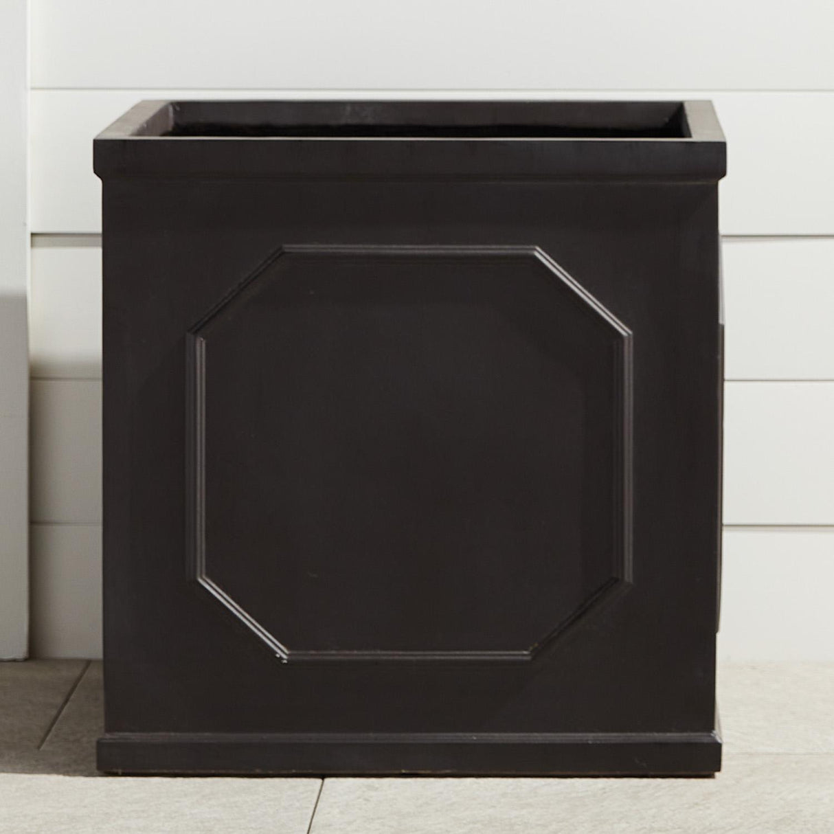 Napa Antique Black FIBRECLAY CHELSEA BOX 21.5"