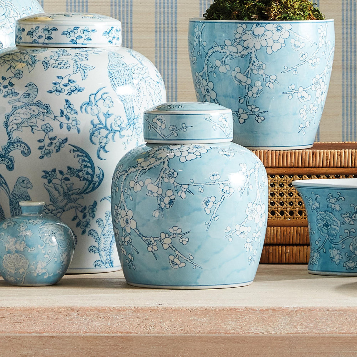 Napa Light Blue/White MONARCH EMPRESS LIDDED JAR