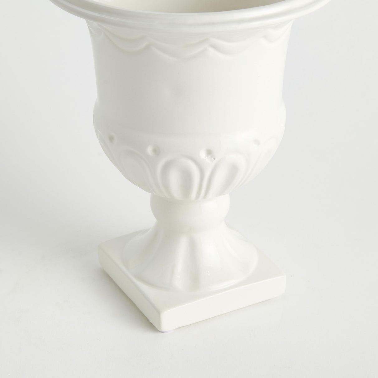 Napa White LIANA DECORATIVE PEDESTAL URN SMALL