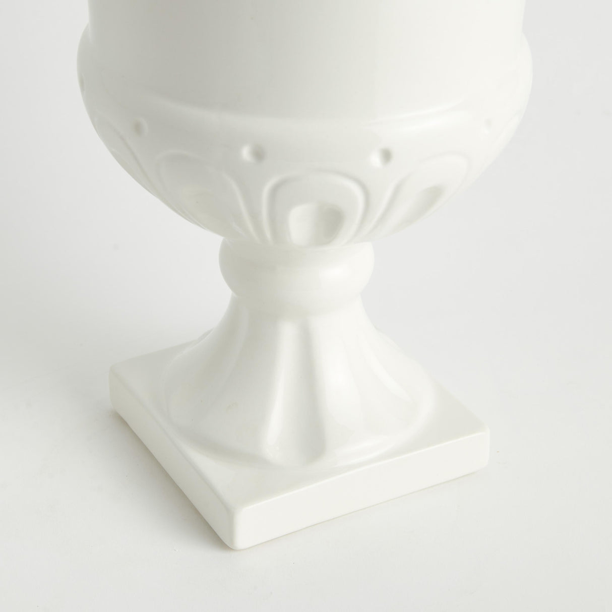 Napa White LIANA DECORATIVE PEDESTAL URN LARGE