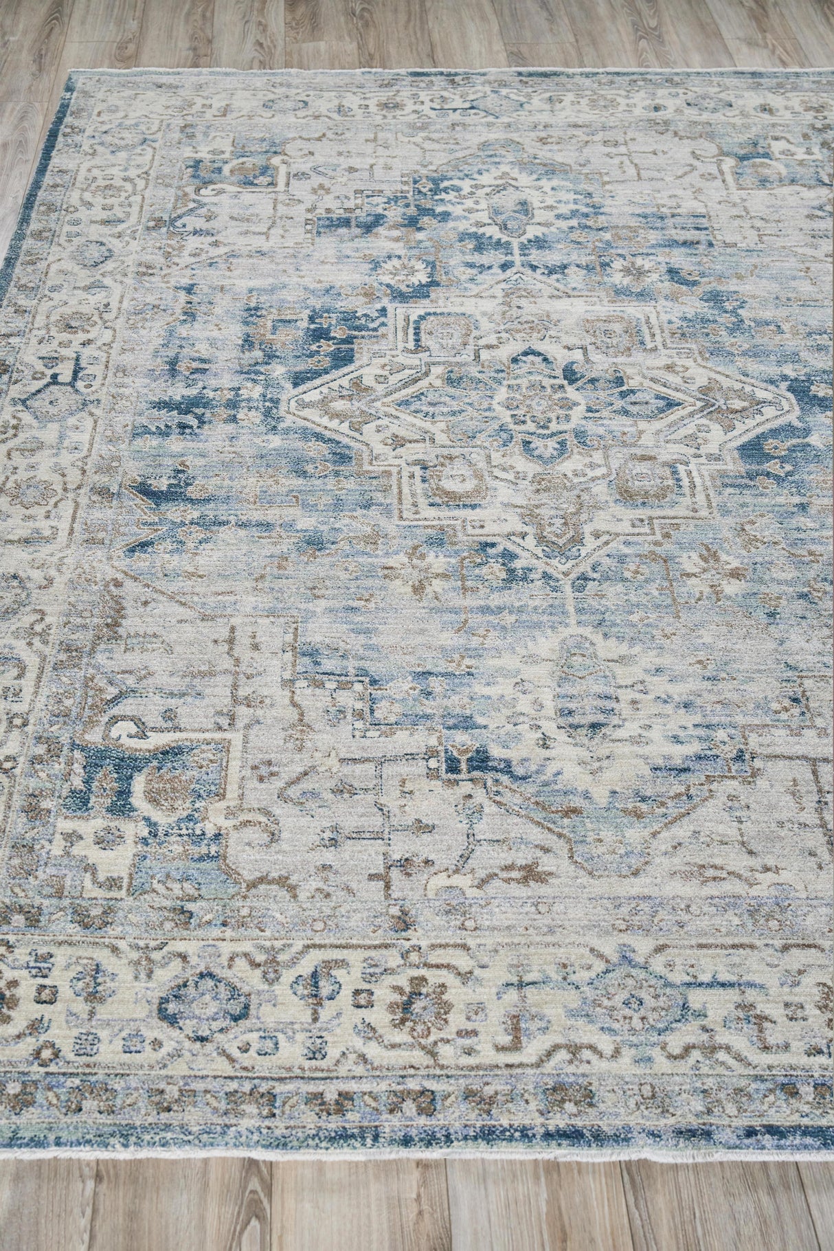 Exquisite Rugs Vintage Looms 5677 Blue/Beige Polyester powerloom 1.5' x 1' Area Rug