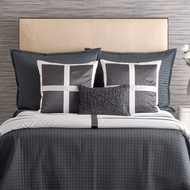 Ann Gish Black/White 96x50 Cavendish Throw