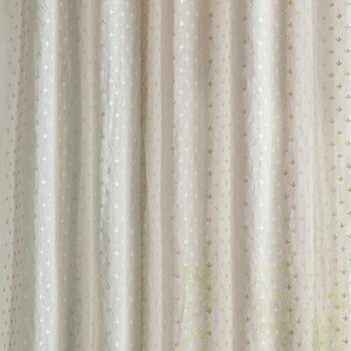 Sanderson Sea Clover Seaspray White Fabric