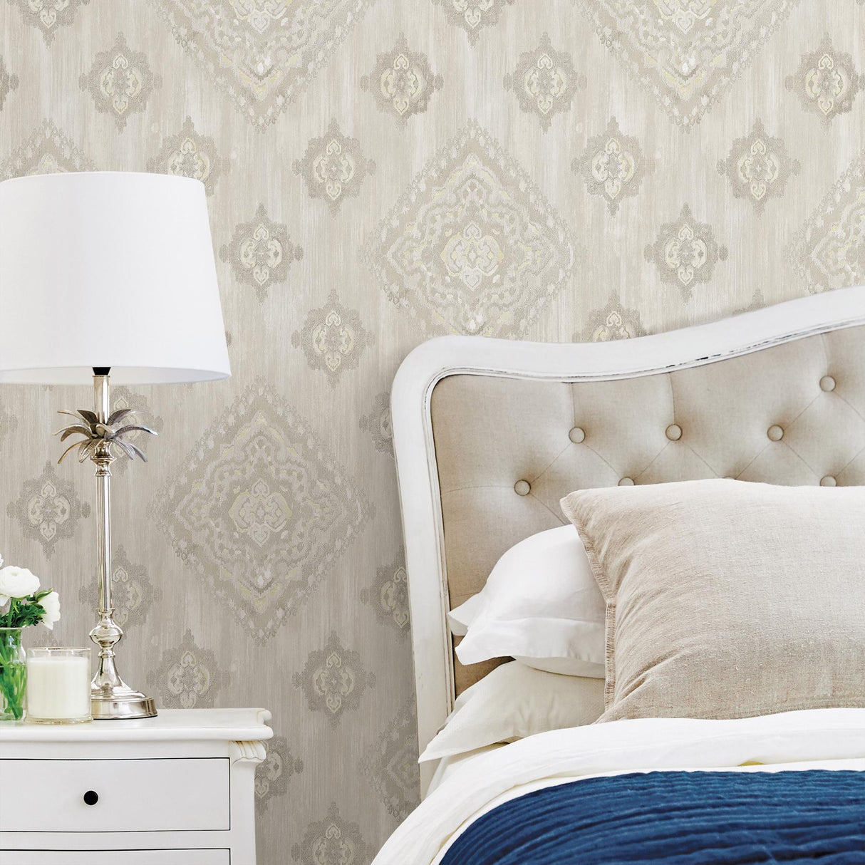 Advantage Leana Yellow Medallion Wallpaper