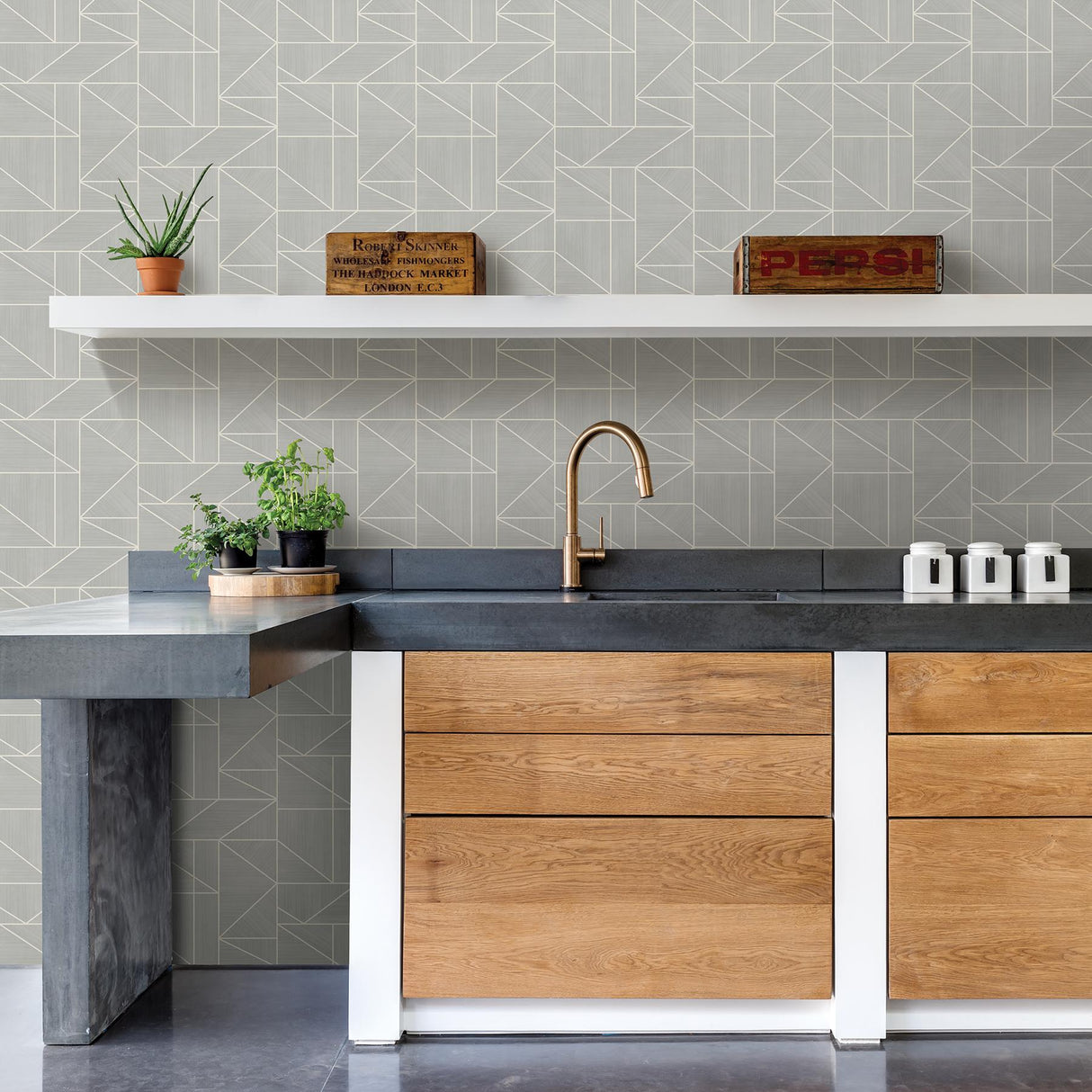 Advantage Ina Silver Geometric Wallpaper