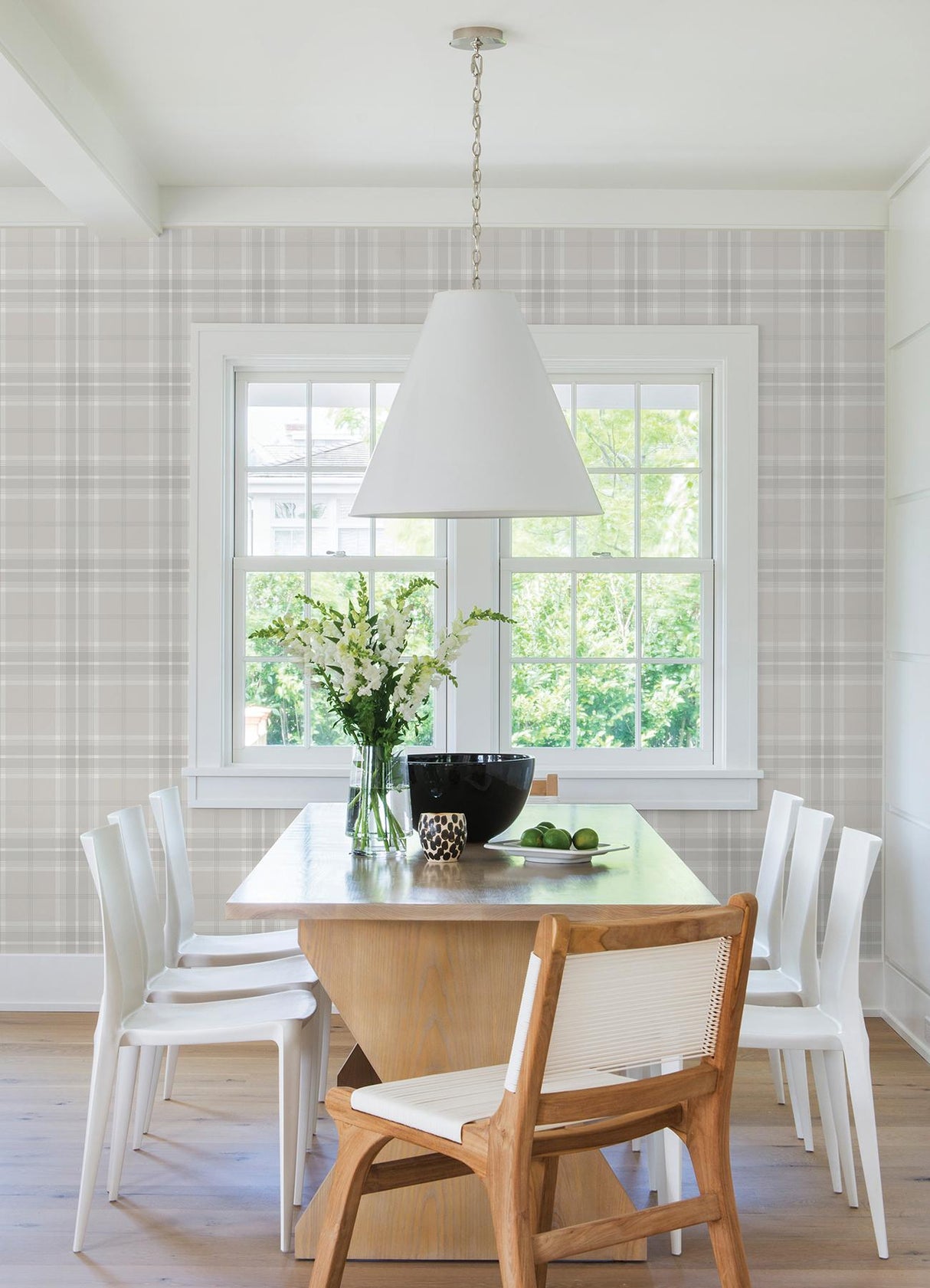 Advantage Sala White Plaid Wallpaper