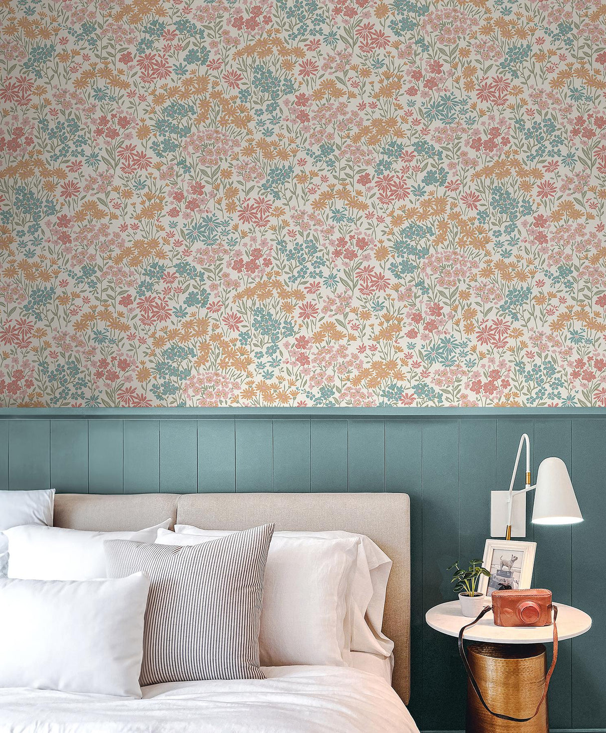 Advantage Ditsy Multi Daisies Wallpaper