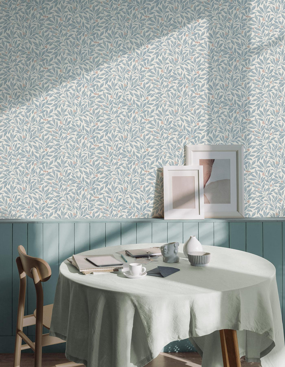 Advantage Winter Berry Blue Vine Wallpaper