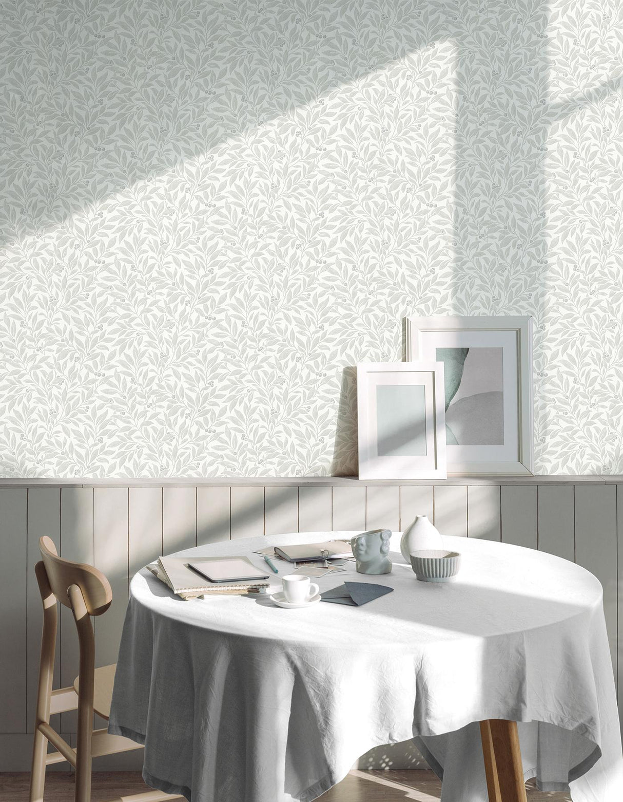 Advantage Winter Berry Light Grey Vine Wallpaper
