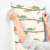 Advantage Chameleon Family Green Canopy Stroll Wallpaper