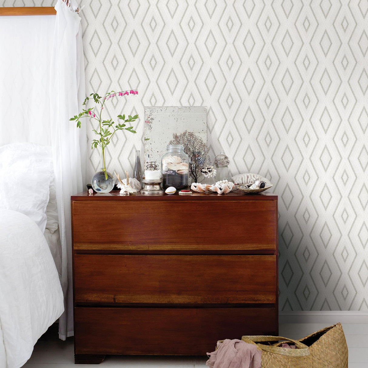 York Santa Cruz Grey Geometric Wallpaper