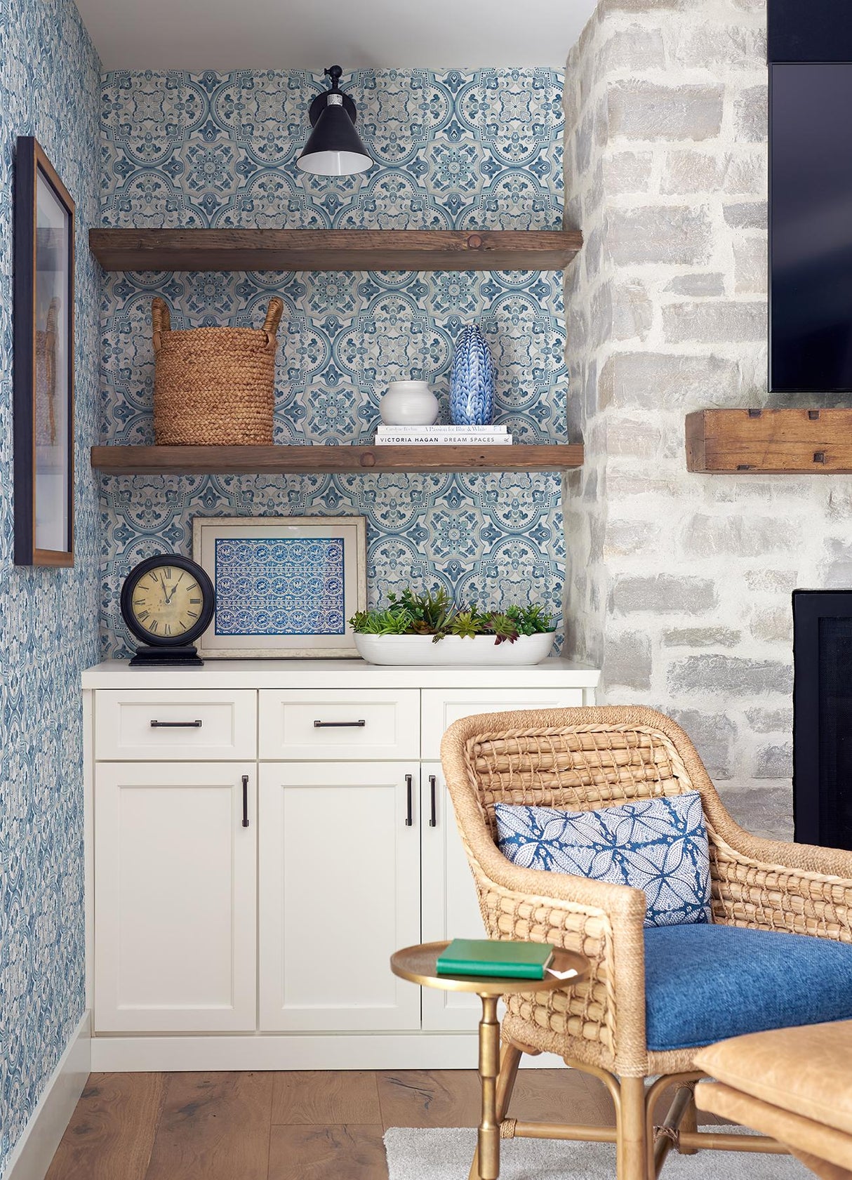 York Concord Blue Medallion Wallpaper