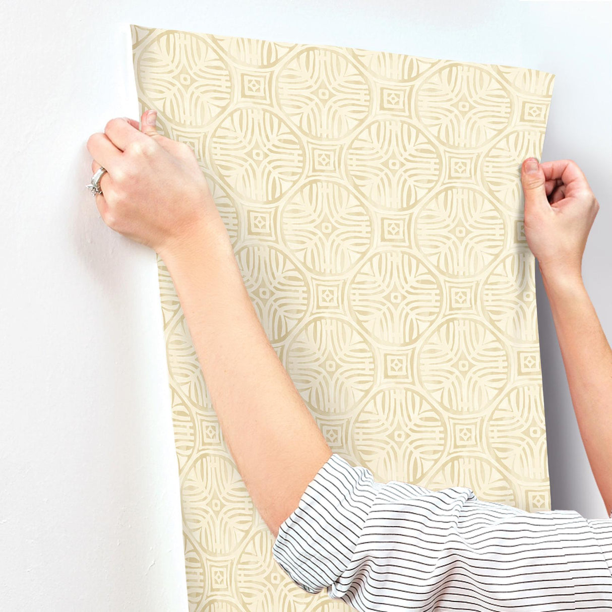 York Sandee Butter Medallion Wallpaper