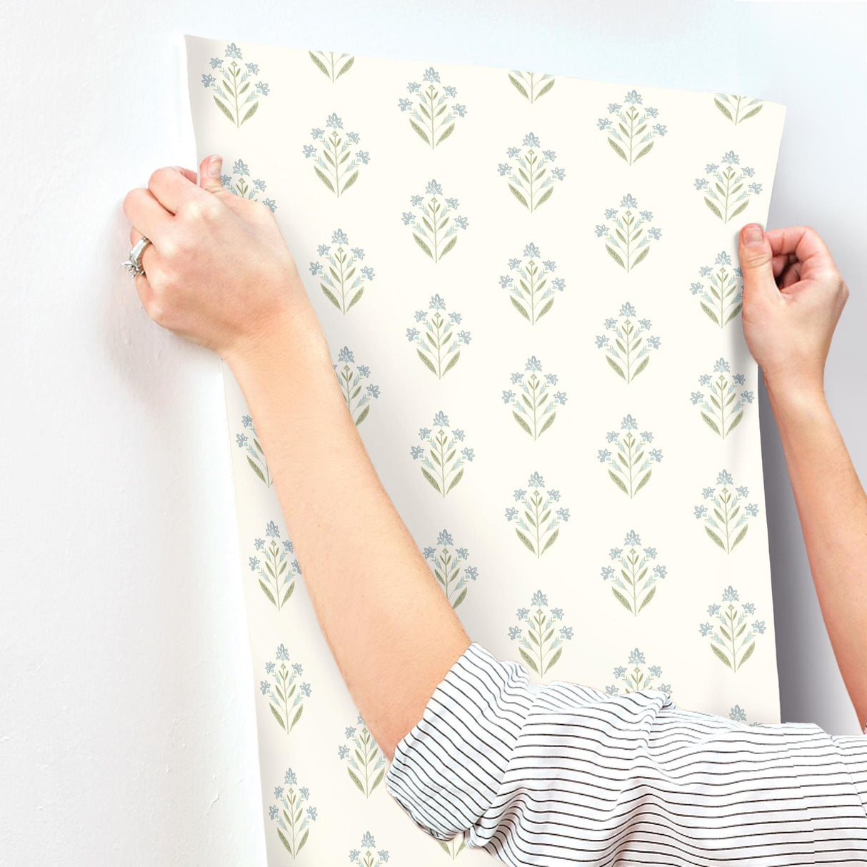 York Kova Aquamarine Floral Crest Wallpaper