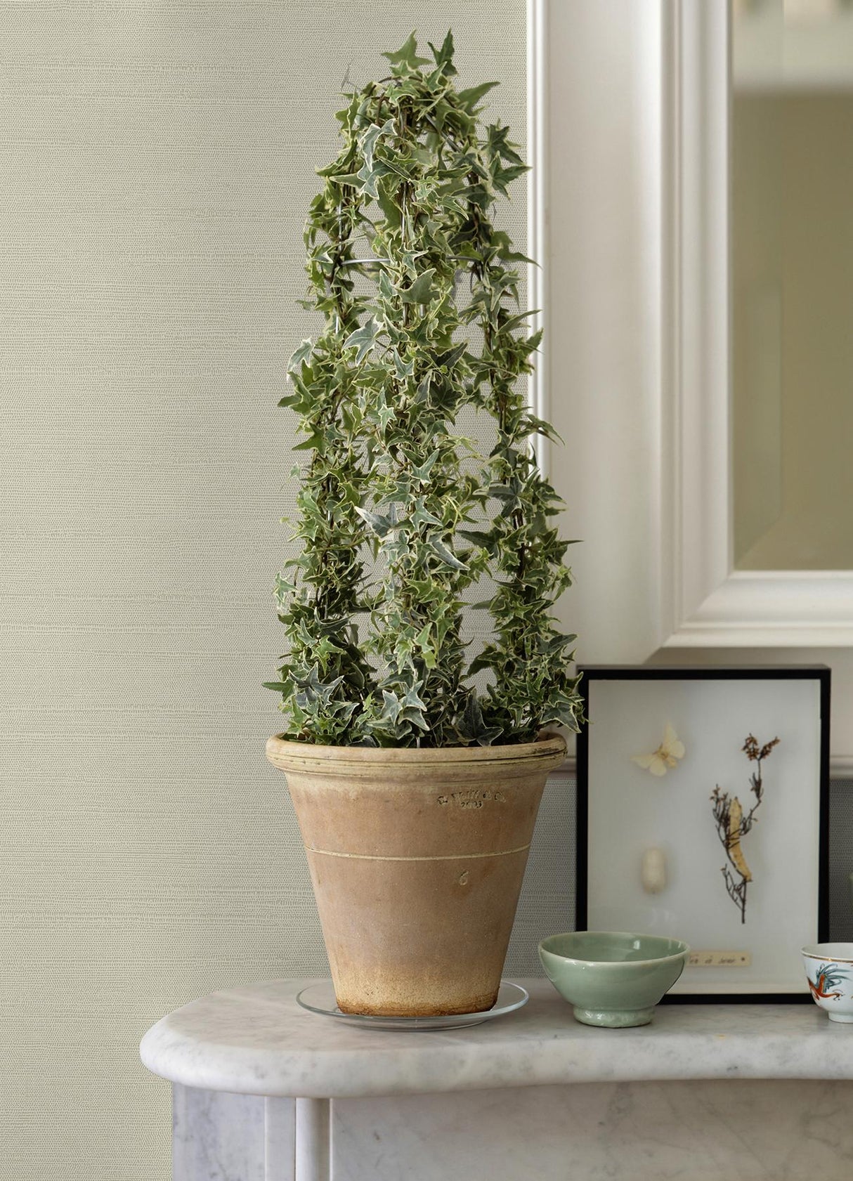 York Aida White Horizontal Silk Wallpaper