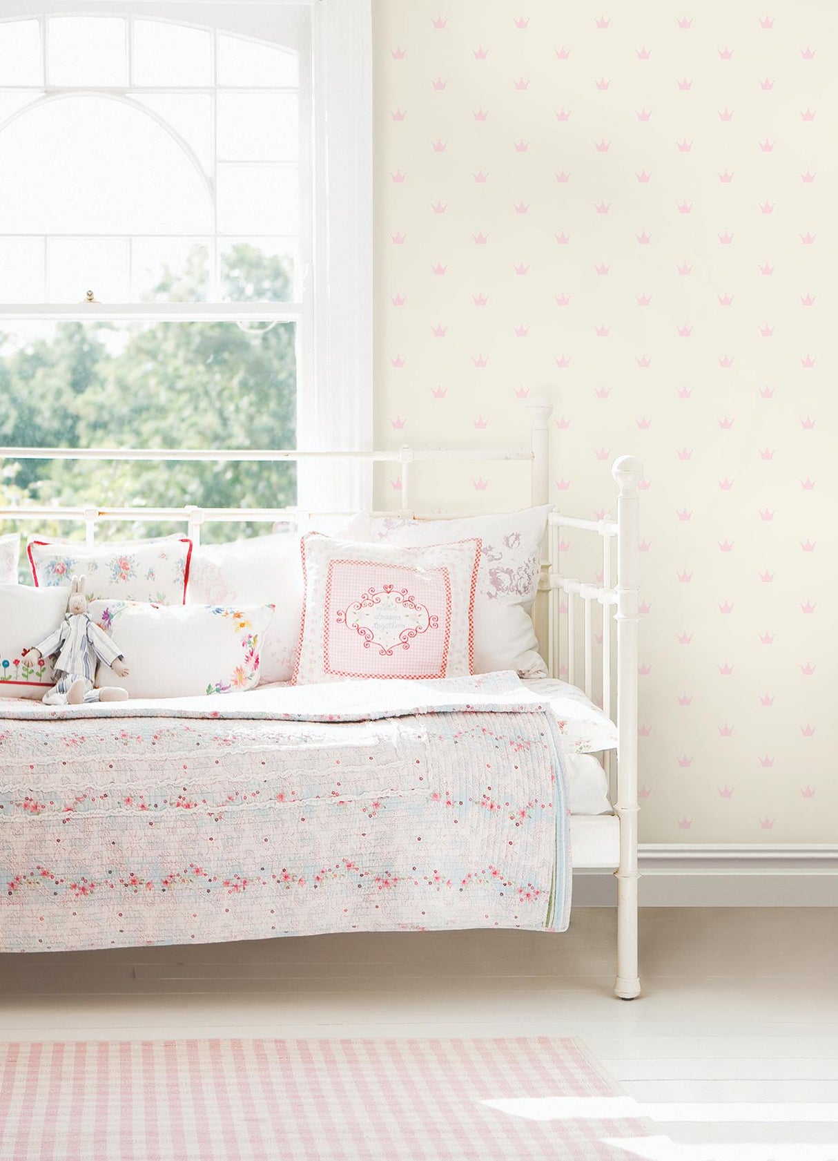 York Bea Light Pink Crowns Wallpaper