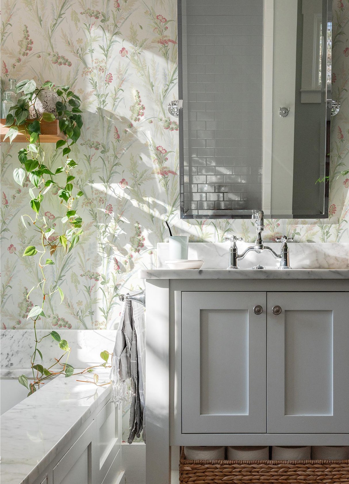 York Hillaire Green Meadow Wallpaper
