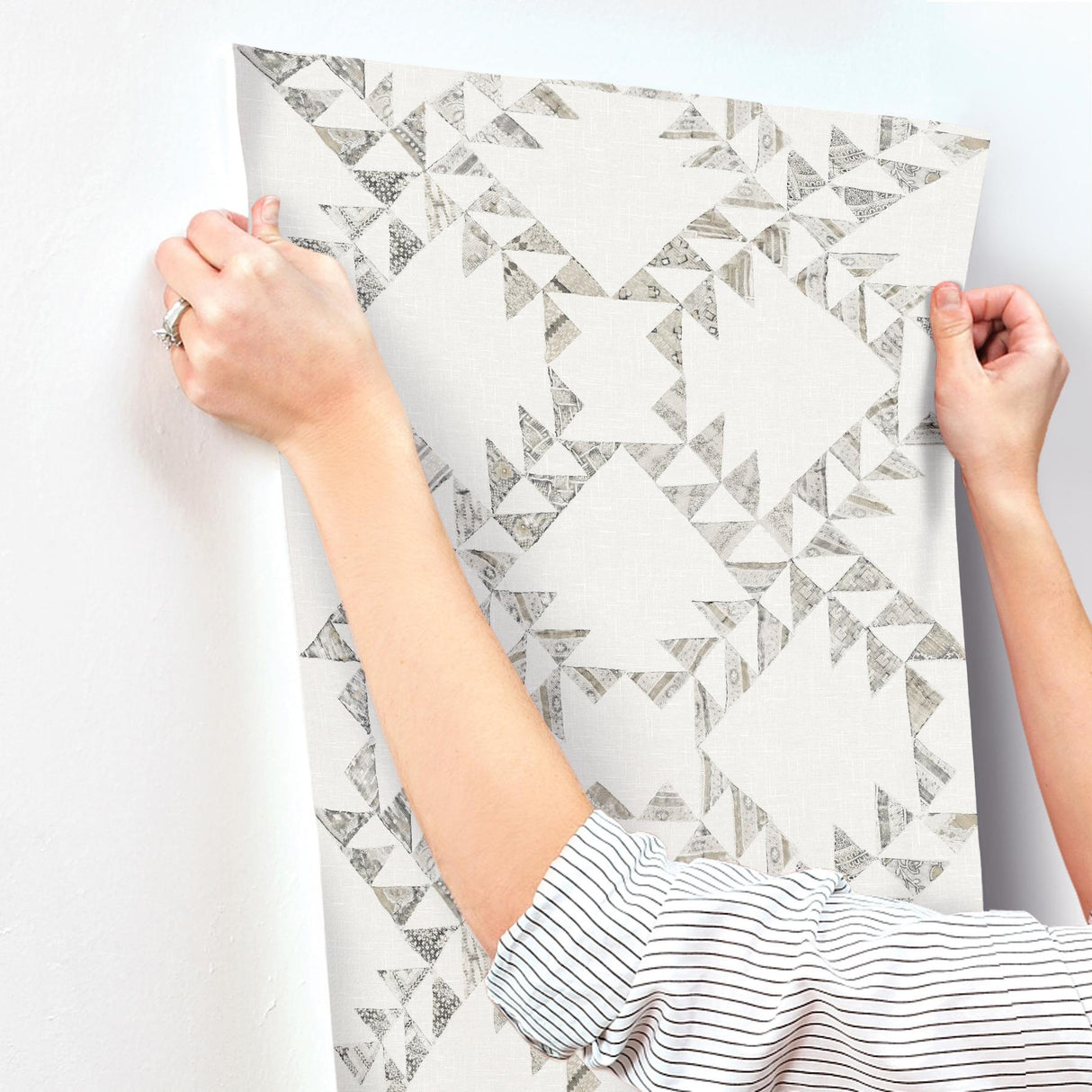 York Scrap Quilt Grey Wallpaper