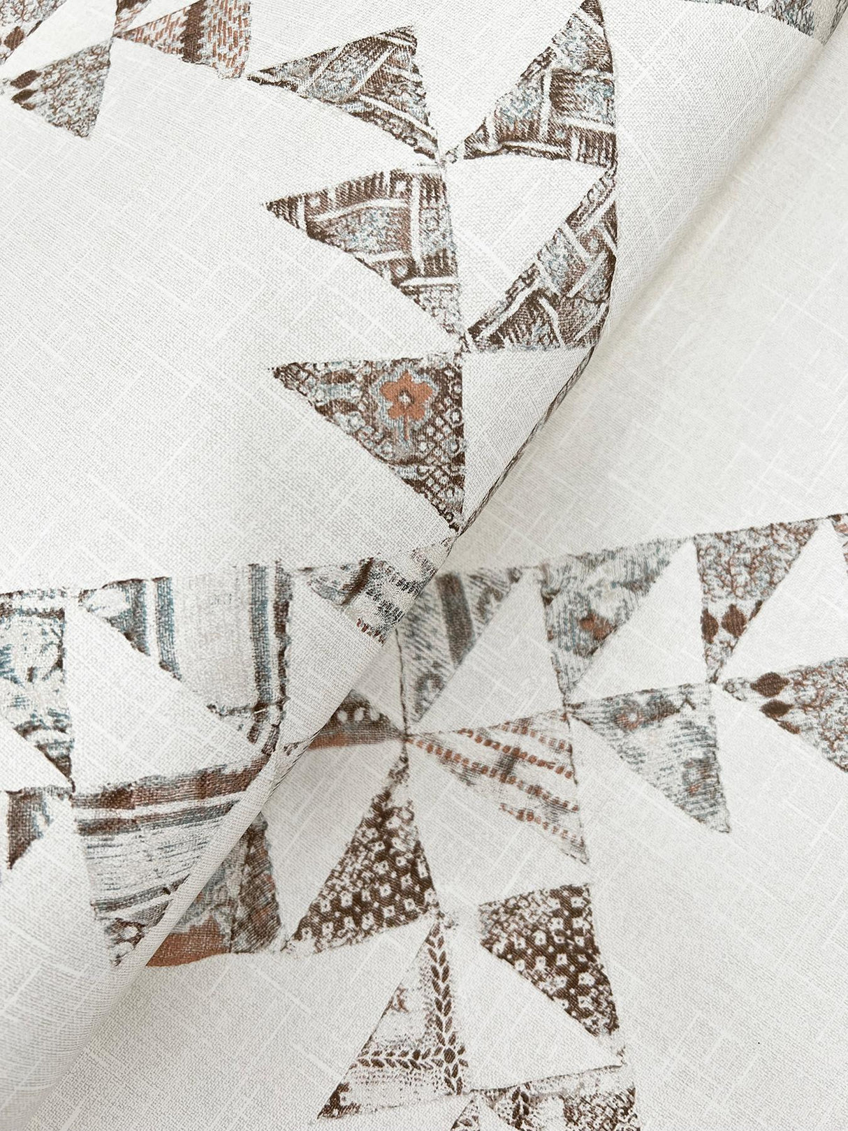 York Scrap Quilt Light Brown Wallpaper
