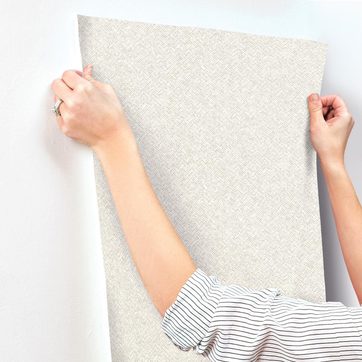 York Woven Basket White Wallpaper