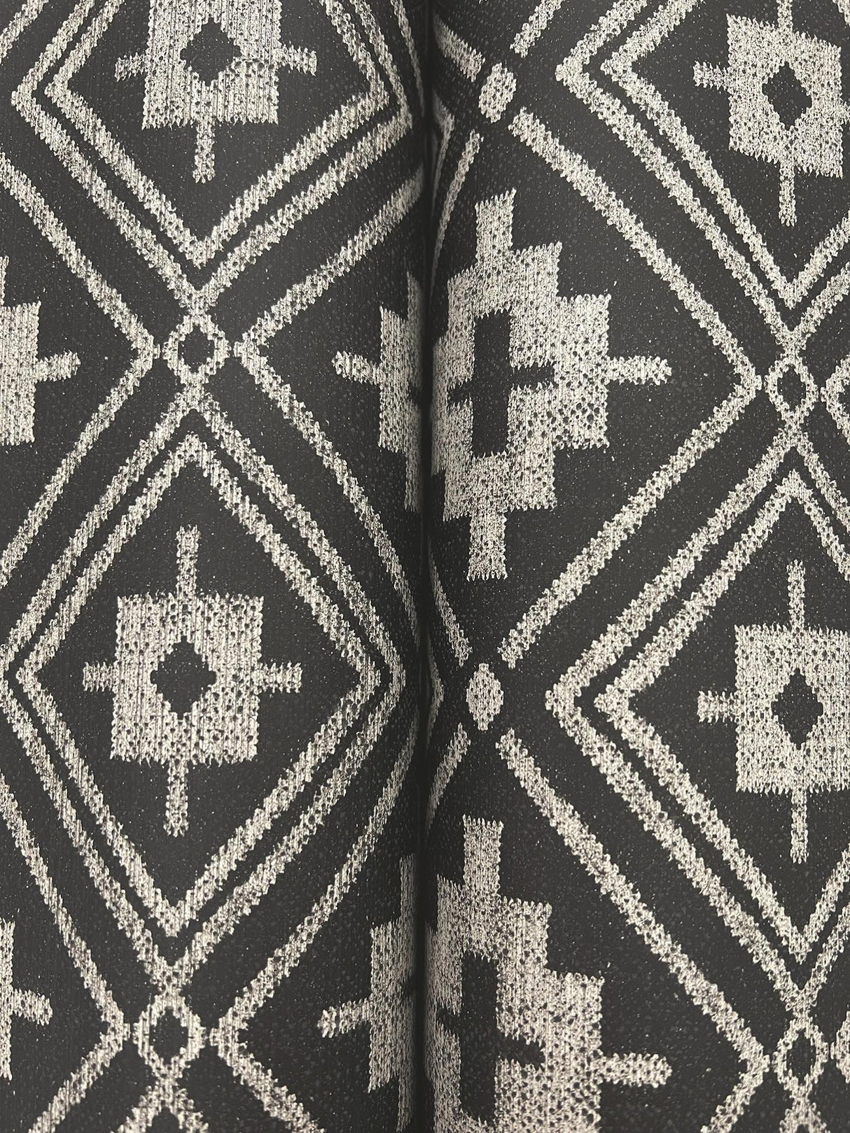 York Camp Blanket Black Wallpaper