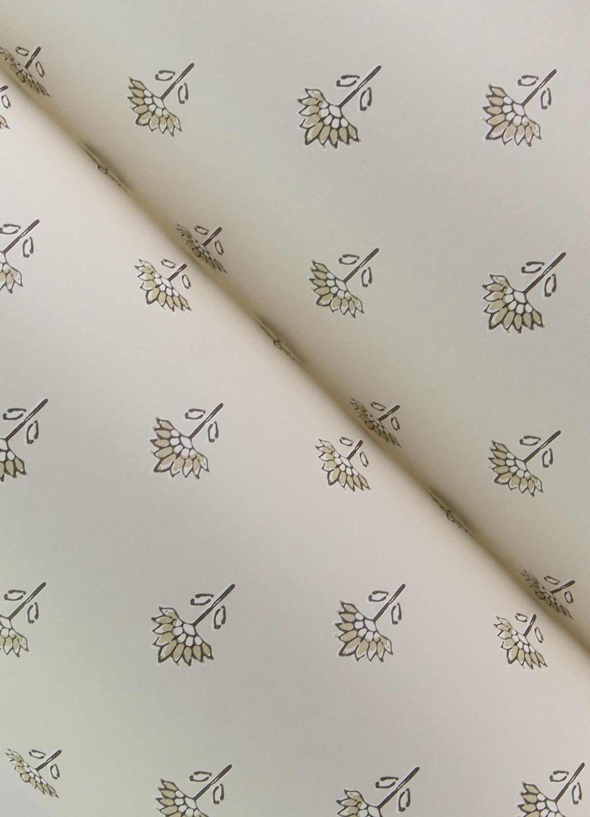 York Surdiva Ivory Floral Fan Wallpaper