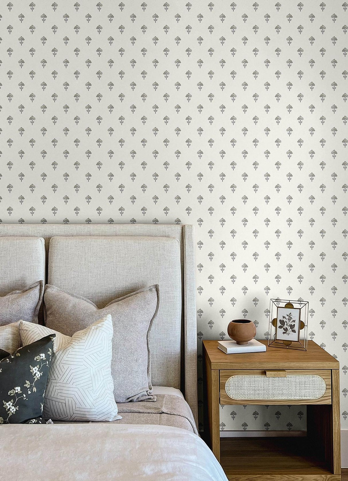York Surdiva Ivory Floral Fan Wallpaper