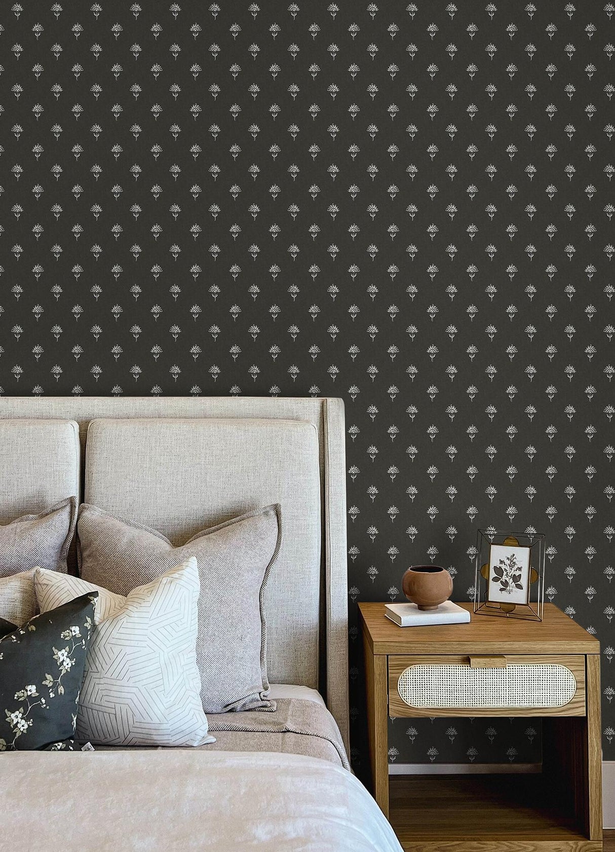 York Surdiva Black Floral Fan Wallpaper