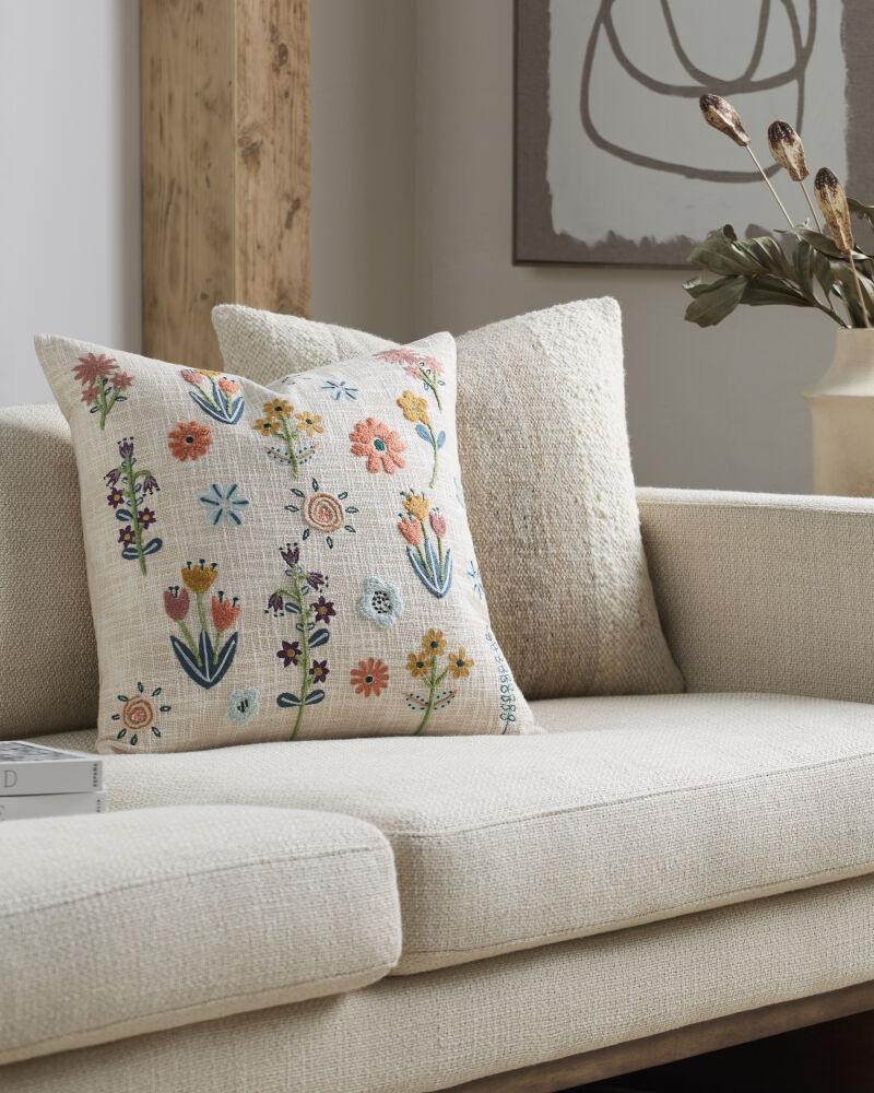 Livabliss Sunniva SNVA-001 20"L x 20"W Pillow