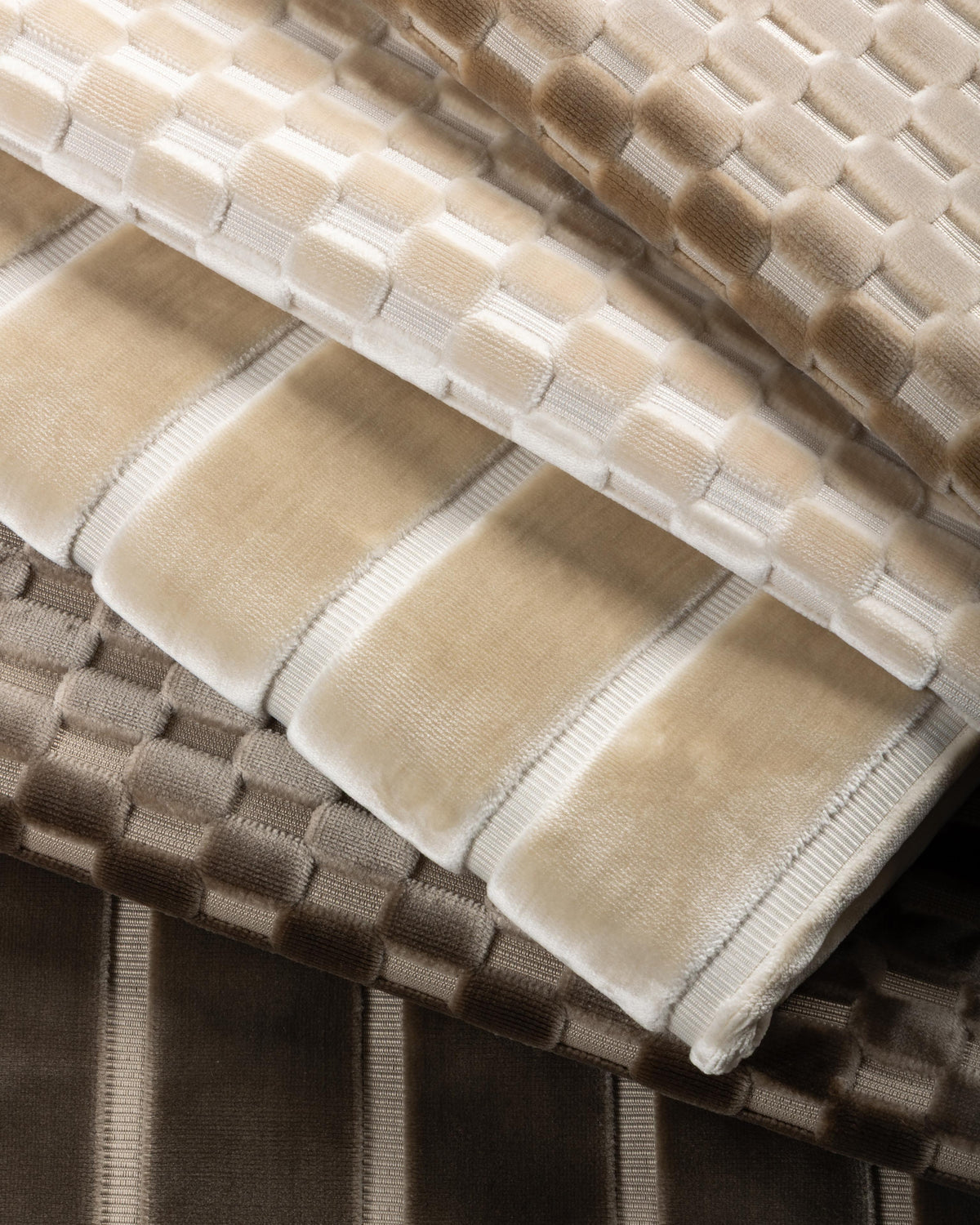 Kravet DESIGN 37722 16 Upholstery Fabric