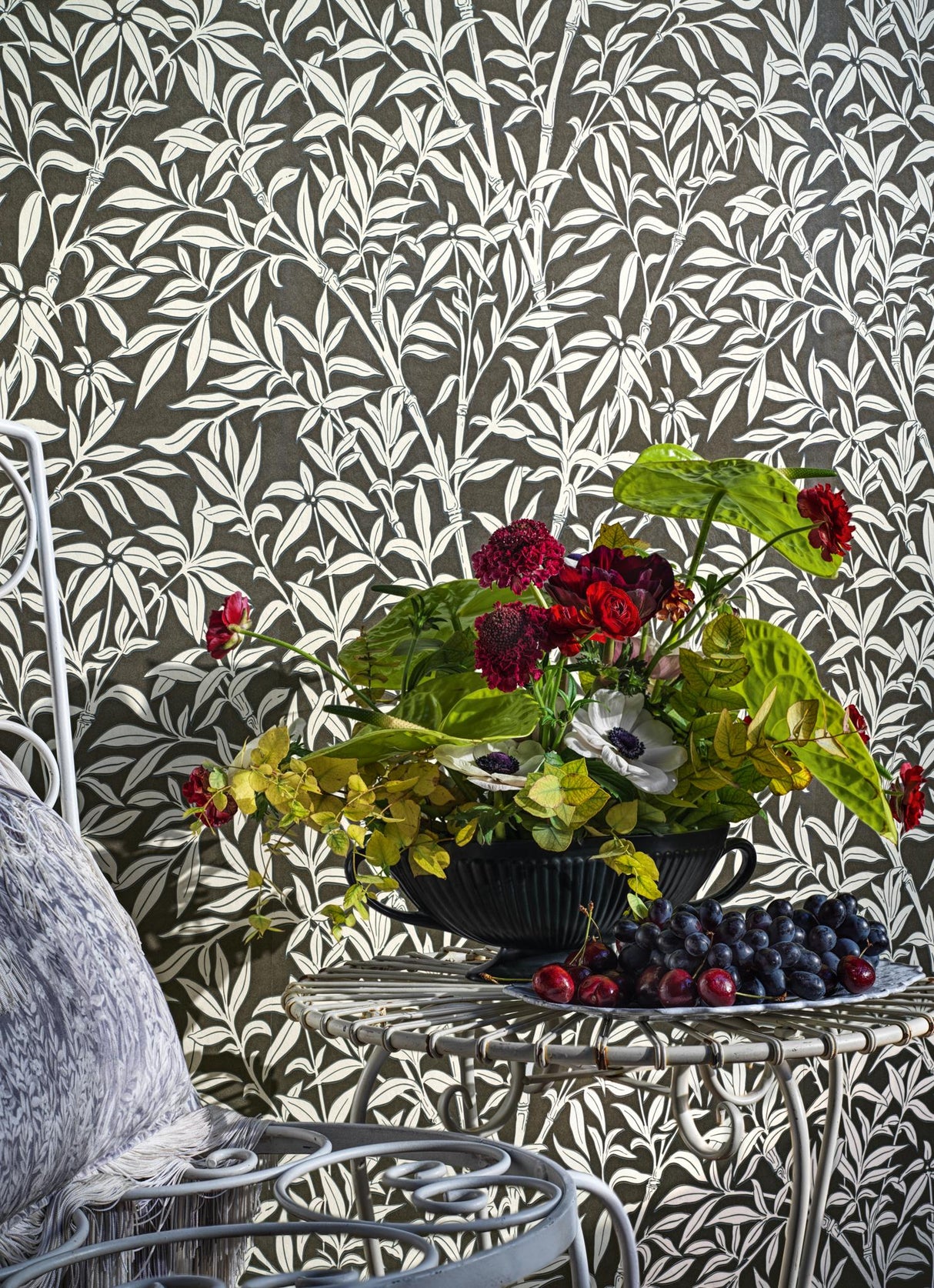Cole & Son BAMBOO FOREST SNOW ON SOOT Wallpaper