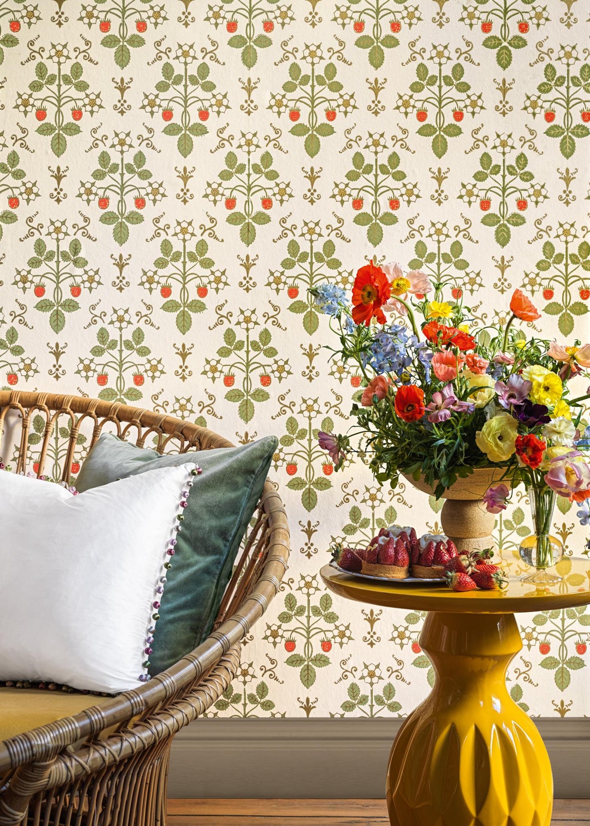 Cole & Son STRAWBERRY POPPY/GREEN Wallpaper