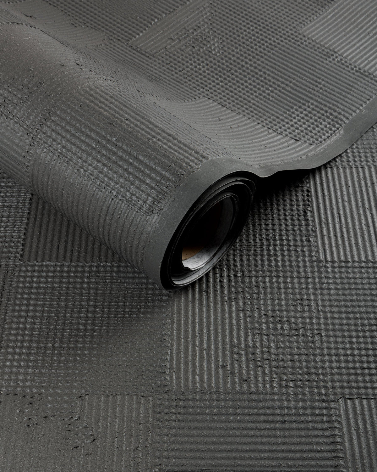 Lee Jofa GESSO WC OBSIDIAN Wallpaper