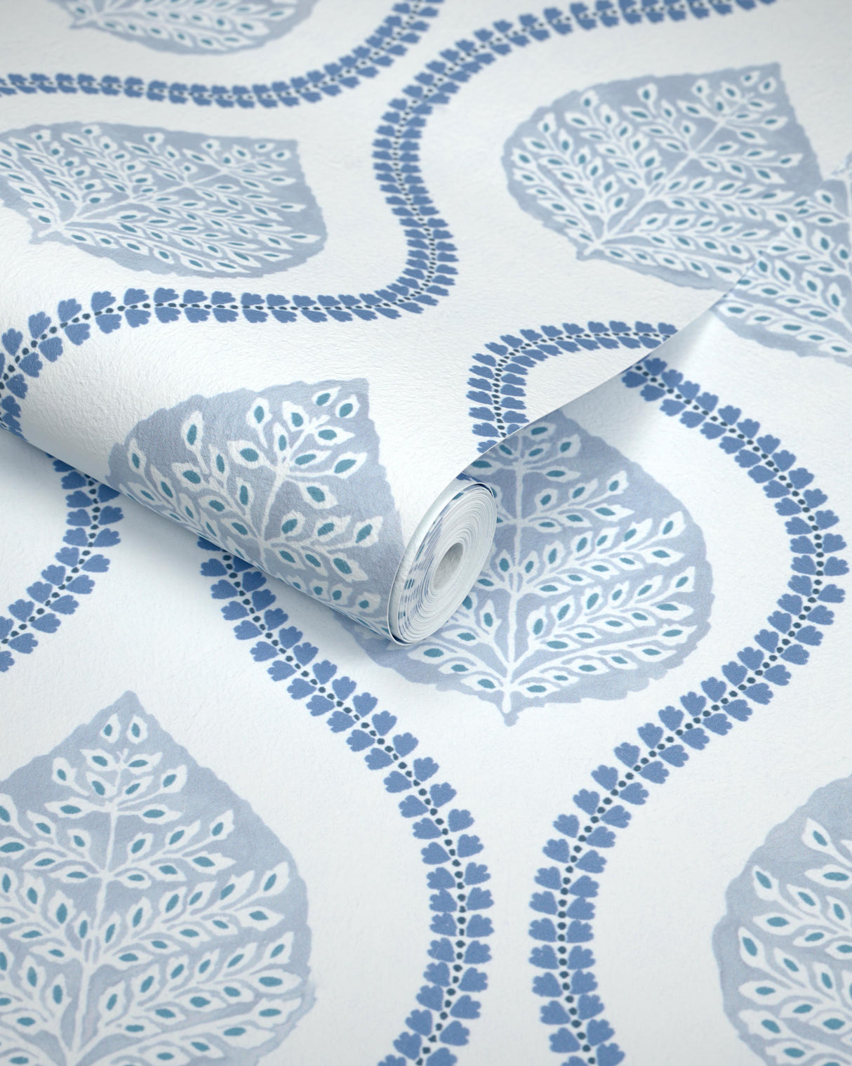Lee Jofa ELSIE PAPER BLUE Wallpaper