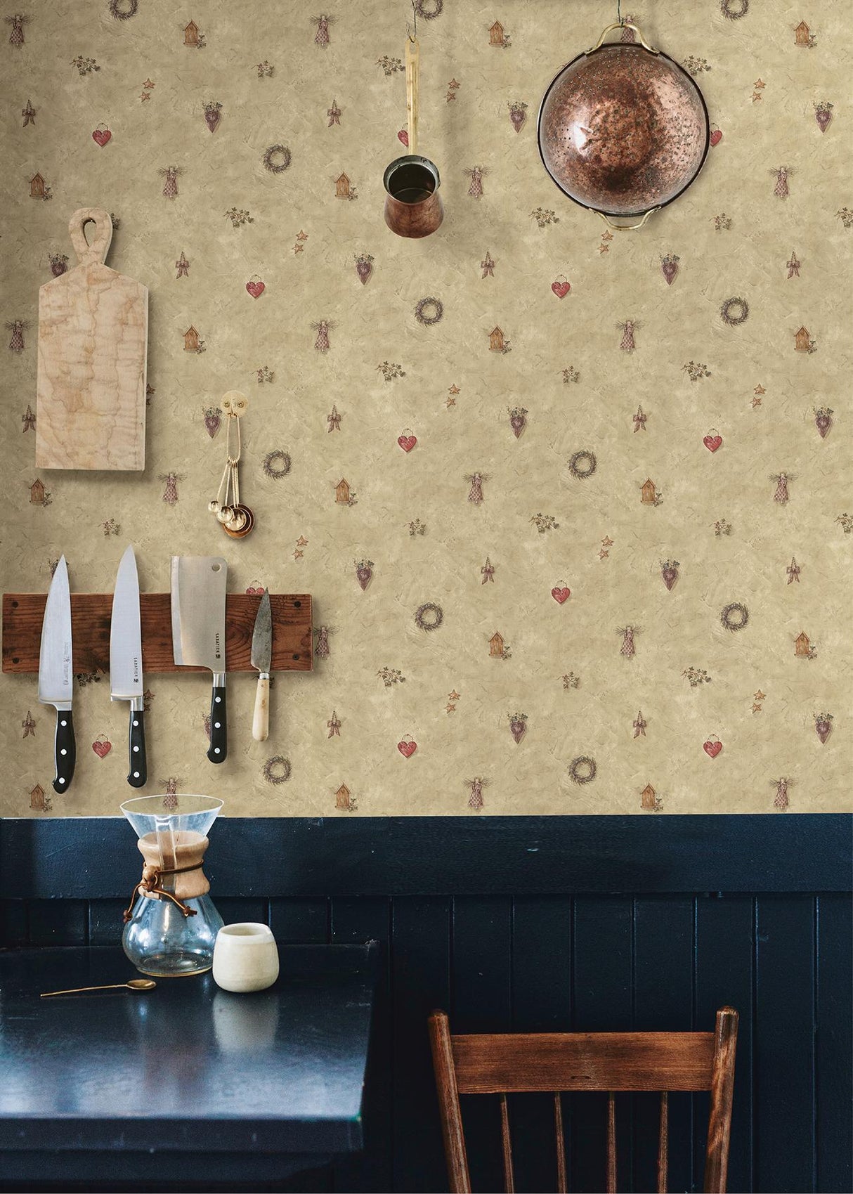 York Apple Creek Beige Country Toss Wallpaper