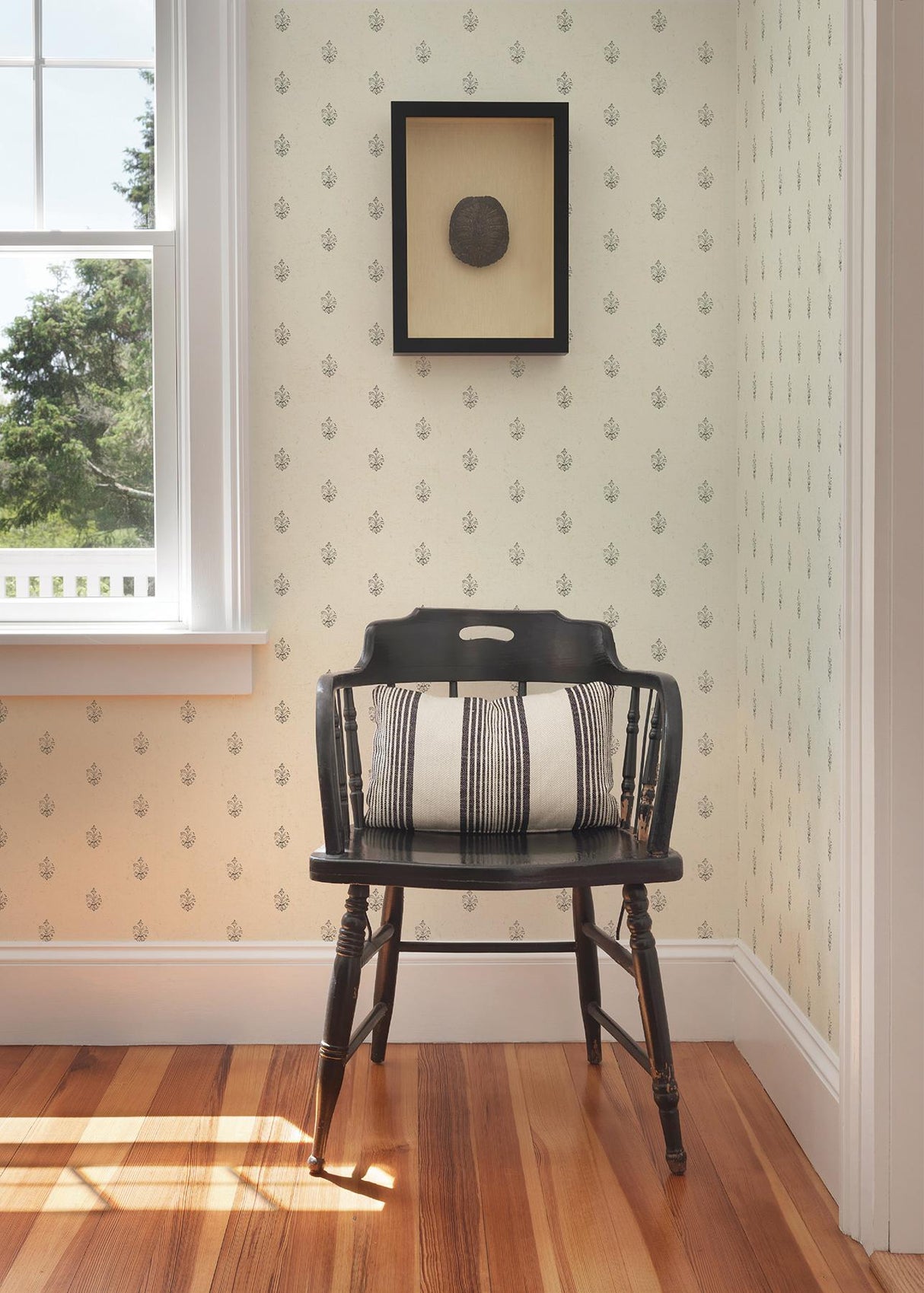 York Bristol Ivory Medallion Toss Wallpaper
